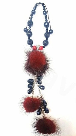 Подвеска на зеркало меховая бордовая