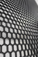 Сетка на решетку радиатора пластиковая чёрная (крупные соты) 1200*400мм фото 2