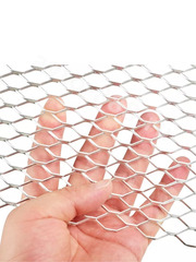 Сетка на решетку радиатора алюминиевая серебро крупная 1000*330 мм ячейка 8мм*25мм фото 5