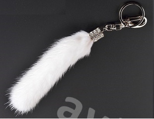 Брелок-карабин хвост норки  белый фото 1